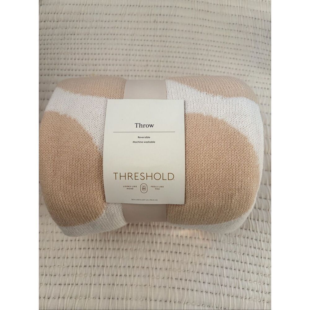 NEW Threshold Beige Cream Pattern Knit Throw Blanket 50x60 Reversible Cozy Targe